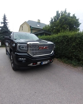 GMC Sierra cena 178000 przebieg: 170000, rok produkcji 2017 z Tarnów małe 301